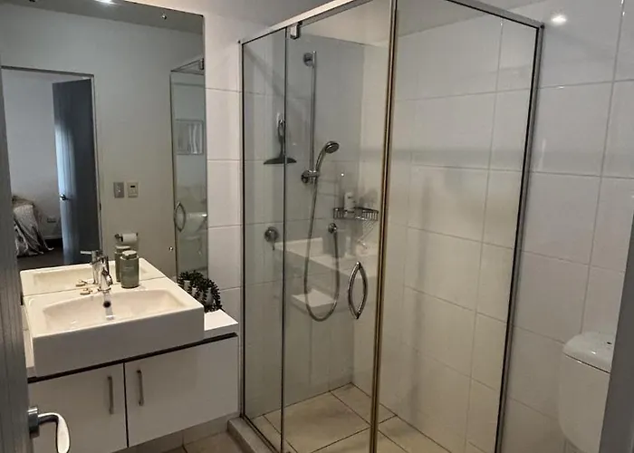 Edge Retreat Apartment *